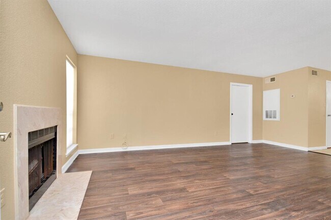 Building Photo - 7400 Bellerive Dr