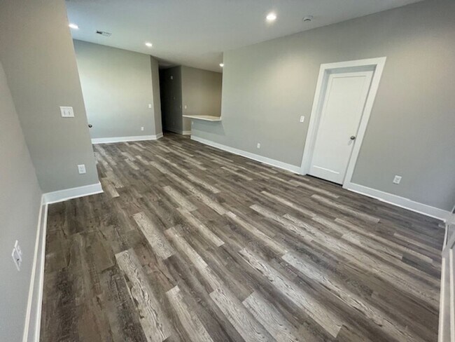 Building Photo - 16271/73 Ike Ct