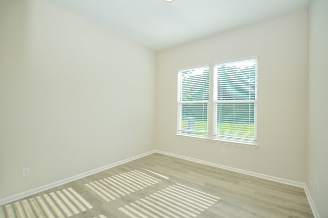 Building Photo - New Price | Brand-New 5 Bedroom Tega Cay Home with Flexible Lease Options