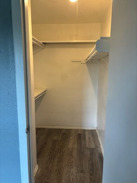 Building Photo - 228 Elmwood Dr