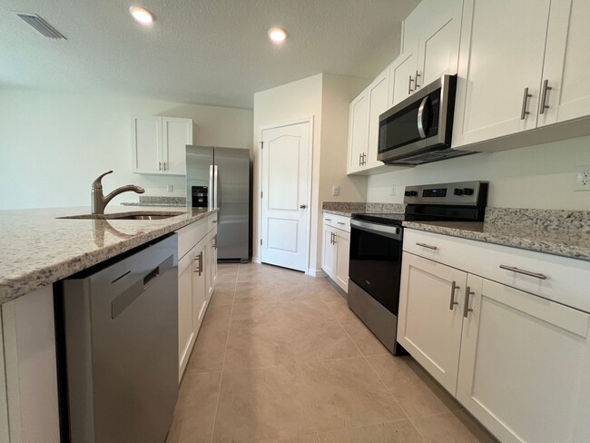 Building Photo - Brand New! 4 Bedroom, 2 Bathroom home in t...