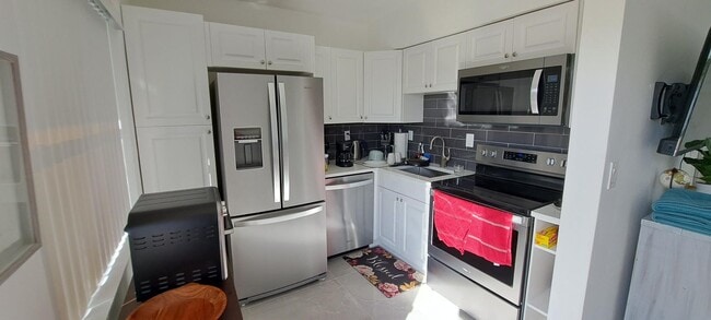 Building Photo - The Cove Unit 1