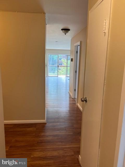 Building Photo - 7400 Lakeview Dr