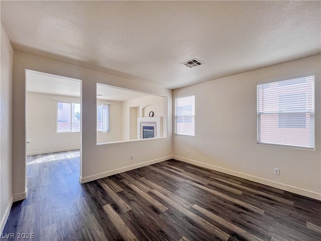 Building Photo - 8913 Kingswood Dr