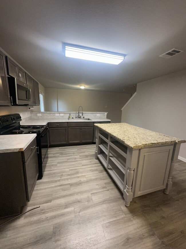 Building Photo - 2146 10th St