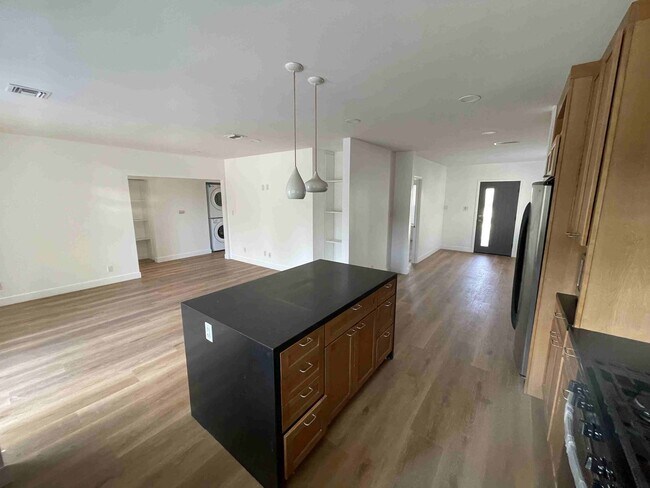 Building Photo - COMPLETELY REMODELED HOME IN QUIET AREA!