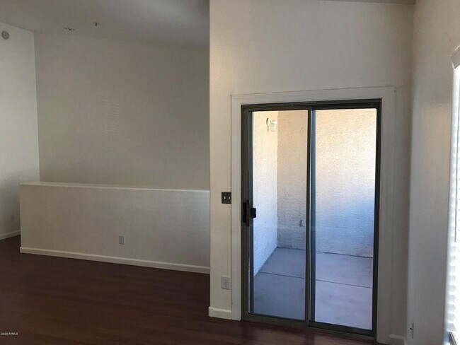 Building Photo - 1406 W Emerald Ave