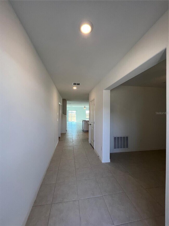 Building Photo - Stunning 5 Bed/2.5 Bath Home in Wesley Chapel with 2869 sq ft - Must See!