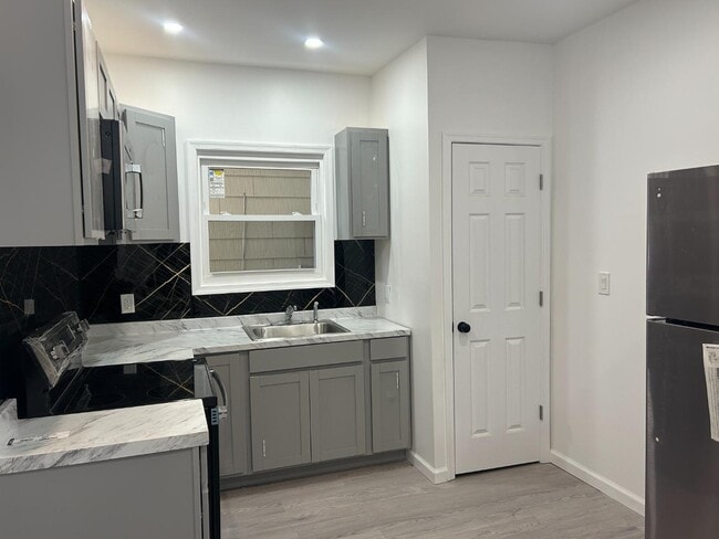 Building Photo - 222 W Patterson St