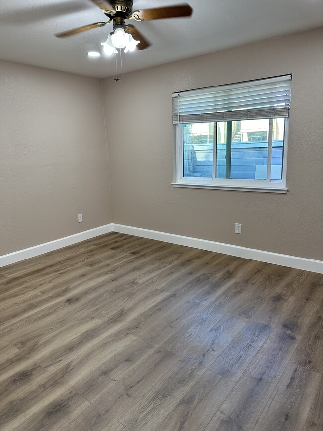 Building Photo - 9101 Newhall Dr