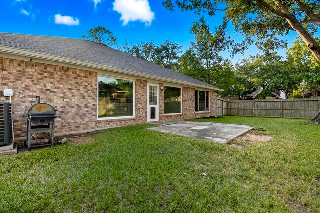 Building Photo - 15522 Valley Plum Ct