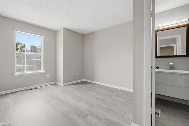 Building Photo - 317 Ferdinand Cir