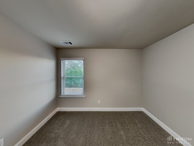 Building Photo - 83 Collins Run Dr