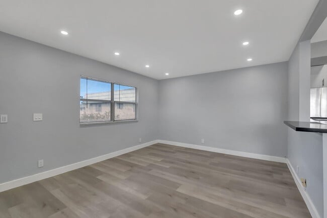 Building Photo - 171 Monaco Way
