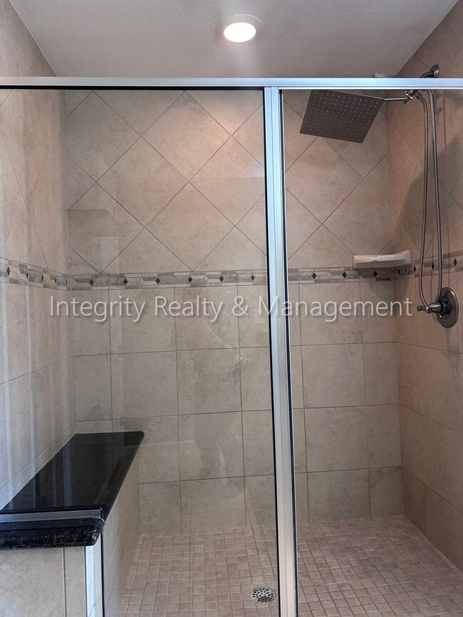Building Photo - 5 Bed/4 Bath, 2,553 Sqft -1259 N Washingto...