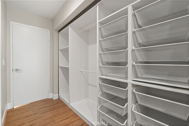 Building Photo - 5339 Coldwater Canyon Ave