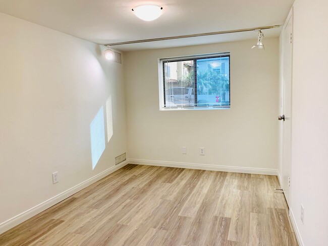 Building Photo - 1BD/1BA LA JOLLA COTTAGE ACROSS FROM WINDANSEA! AVAILABLE JUNE FOR $2,895/mo!