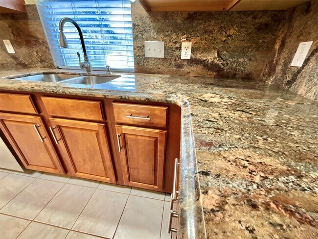 Building Photo - 17607 W Copper Lakes Dr