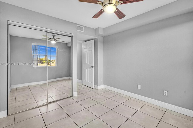 Building Photo - 2881 N Oakland Forest Dr