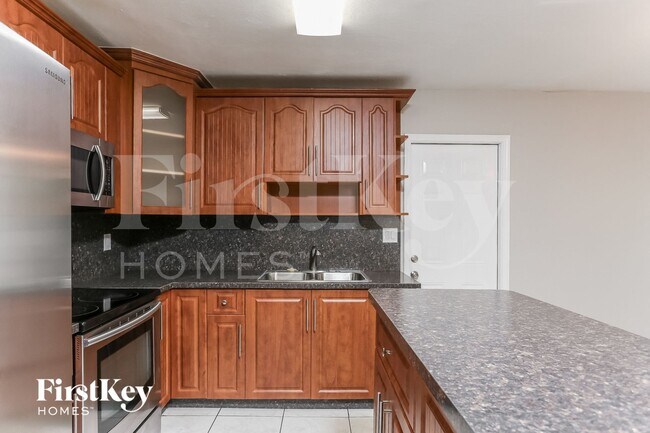 Building Photo - 6812 SW 22nd Ct