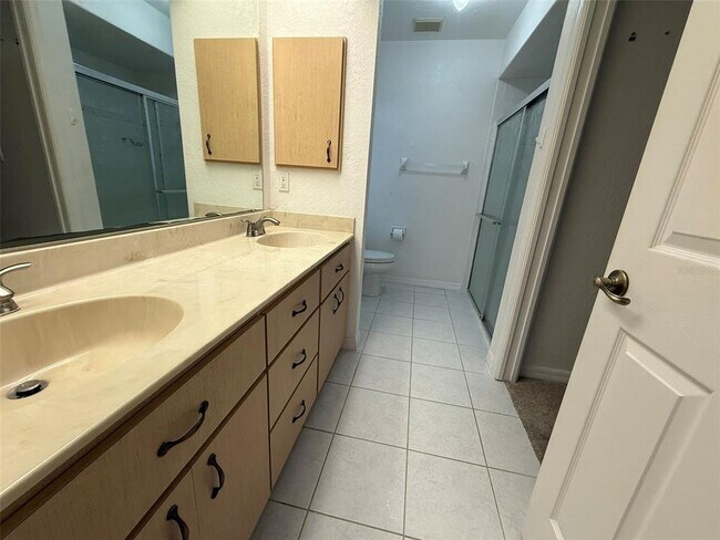 Building Photo - 27097 Paratins Dr