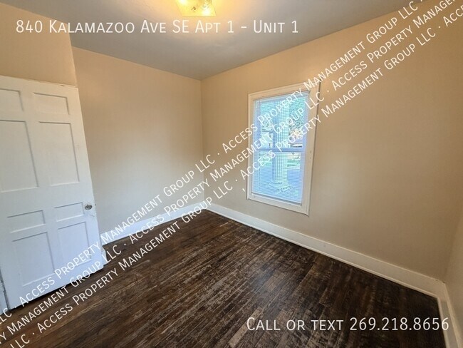 Building Photo - 840 Kalamazoo Ave SE