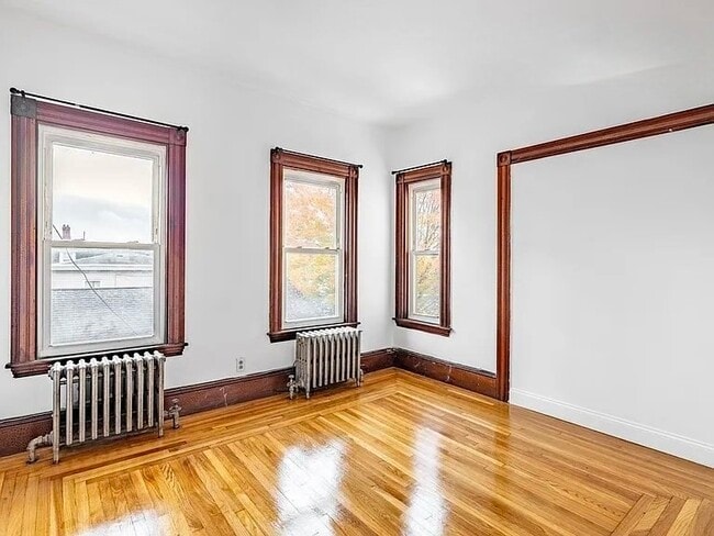 Building Photo - 61-61 Glenwood Rd