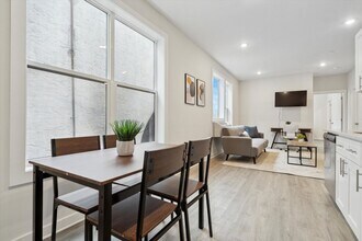 Building Photo - 1522-1532 W Girard Ave