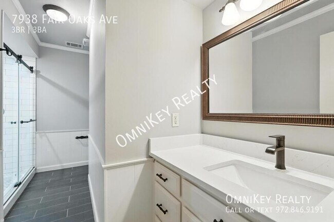 Building Photo - 7938 Fair Oaks Ave