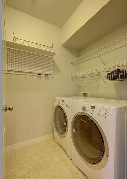 Laundry room - 1601 NE Katsura St