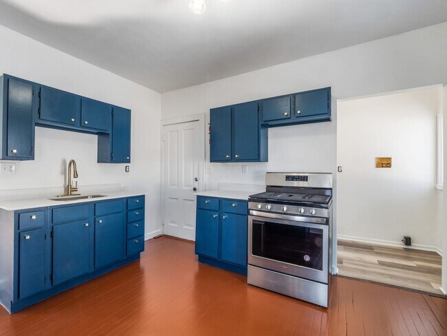 Primary Photo - 937 Thomas Ave W
