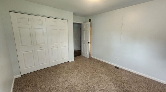 Building Photo - Washington - 3 Bedroom 1 Bathroom - Update...