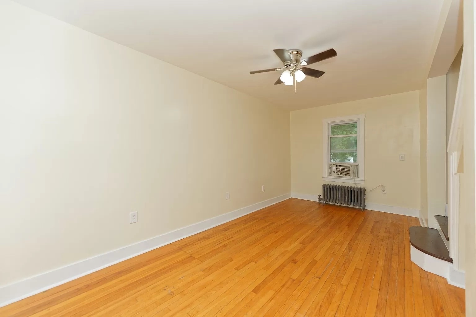 Building Photo - 1153 S Country Club Dr