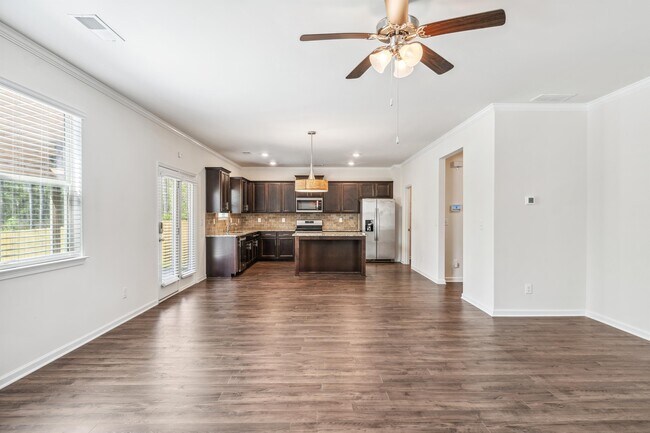 Building Photo - 3092 Hawthorn Farm Blvd