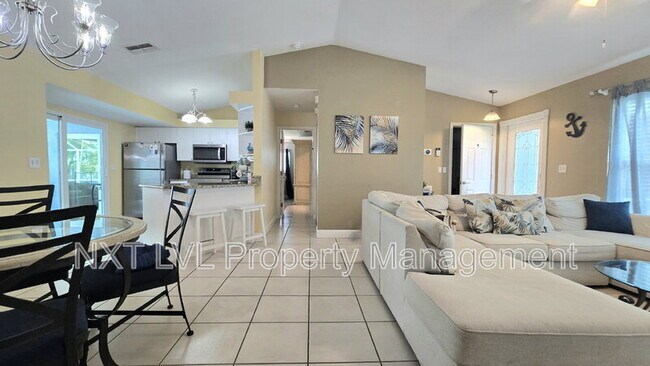 Building Photo - 4123 SW 21st Pl