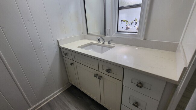 Building Photo - Two Bedroom Mobile home on Large Lot!
