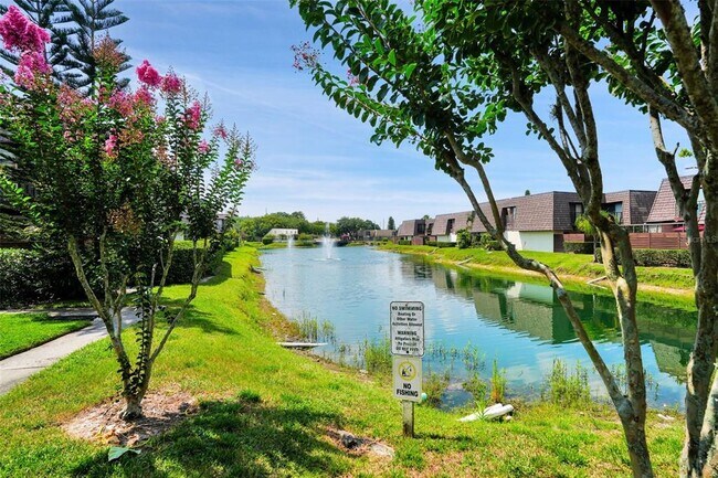 Building Photo - 15217 W Pond Woods Dr