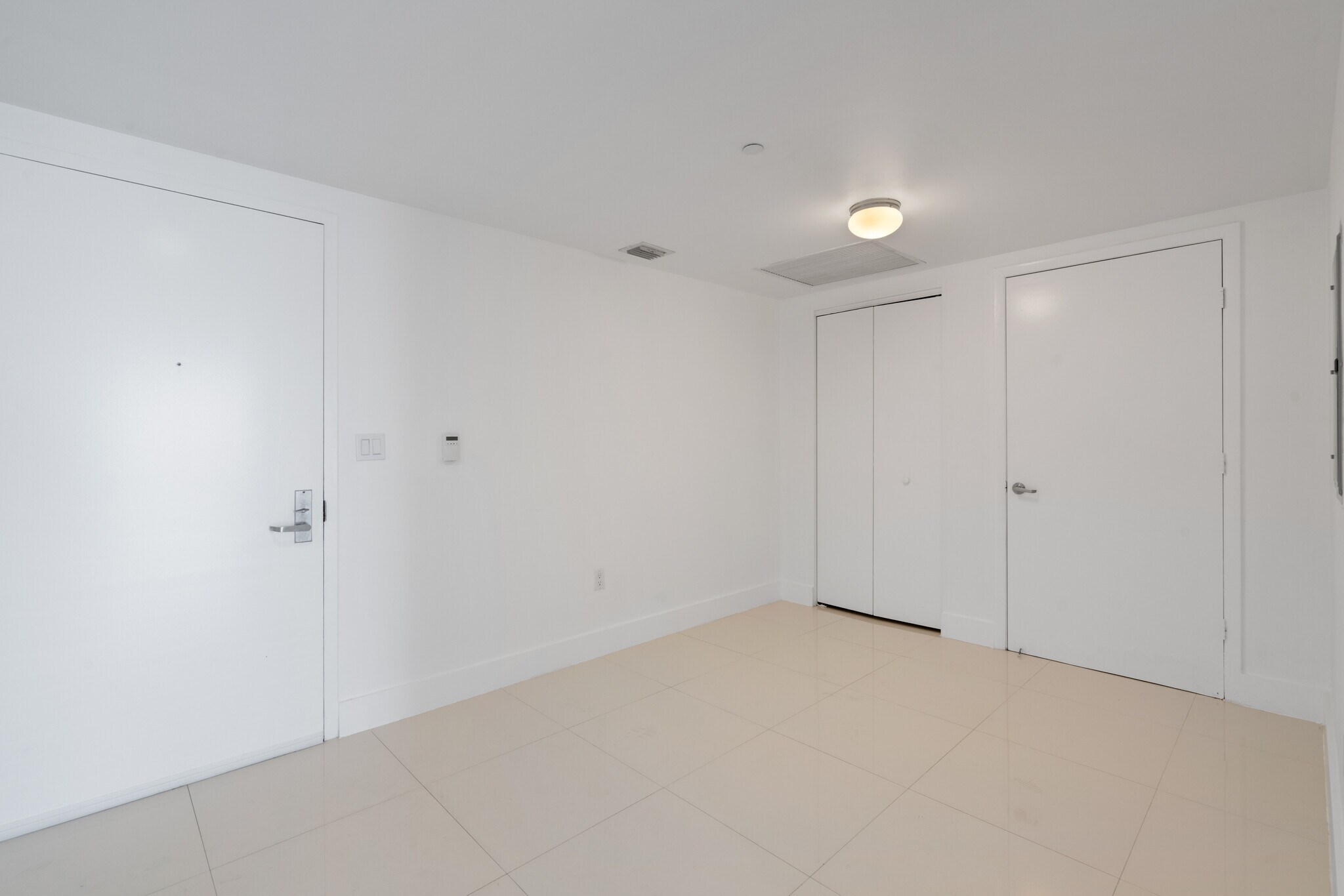 Building Photo - 475 Brickell Ave