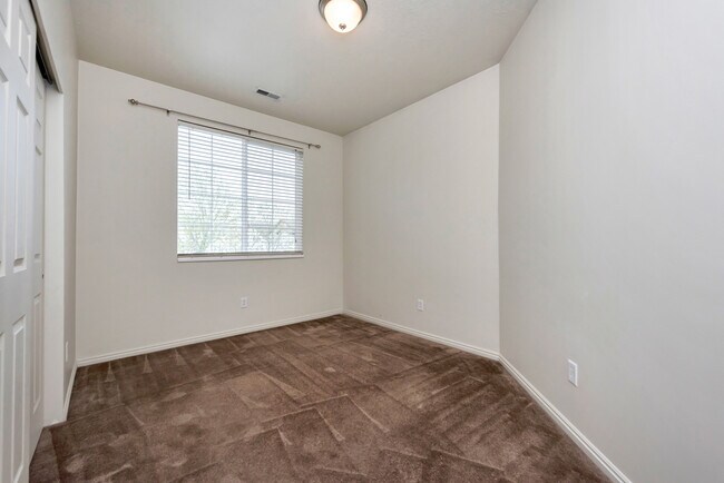 Building Photo - 1105 Haworth Dr