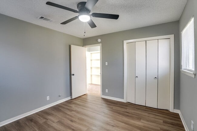 Building Photo - 6702 Esther Dr