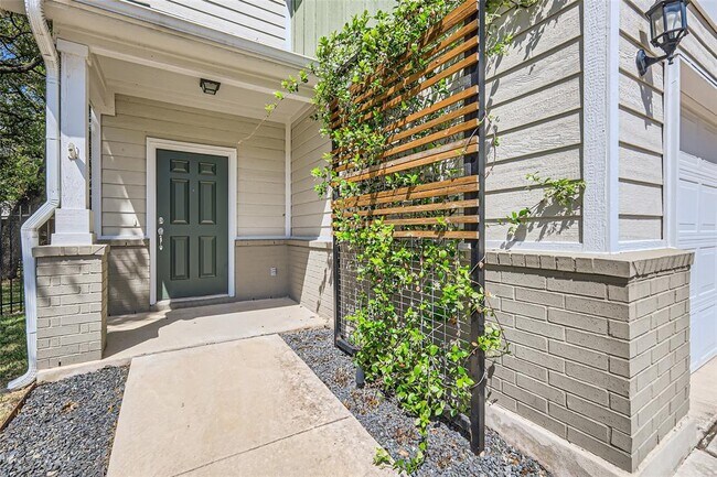 Building Photo - 10504 Abana Way
