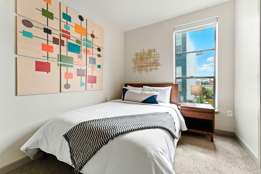 Building Photo - 355 Berry St