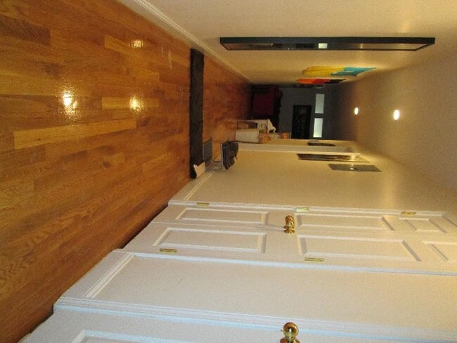 Building Photo - 60 Egmont St