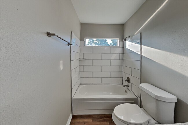 Building Photo - 9211 Wandsworth Dr