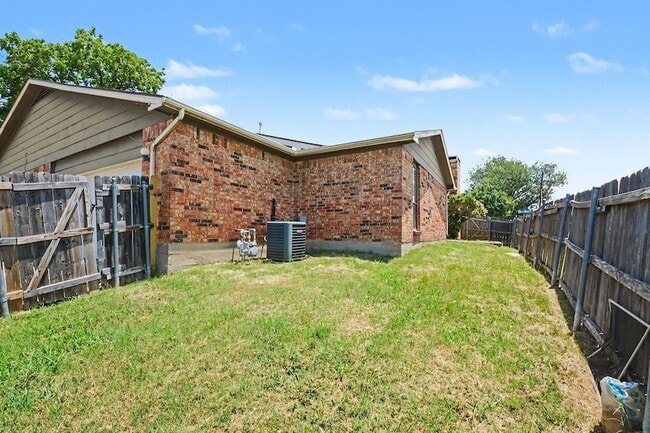Building Photo - 2201 Jackson Cir