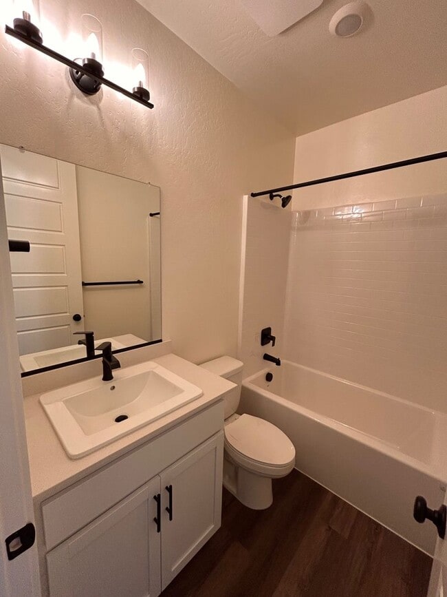 Building Photo - Beautiful Brand New home for rent in Visalia!