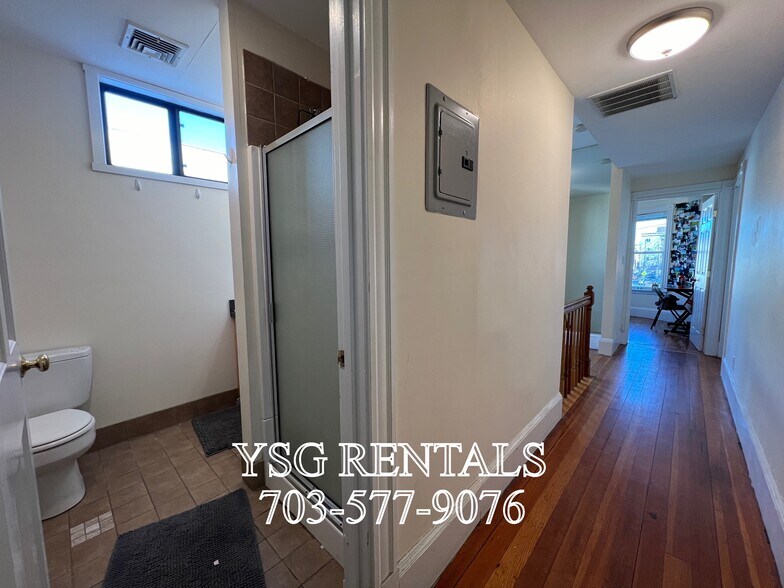 Building Photo - 9 Sunset St