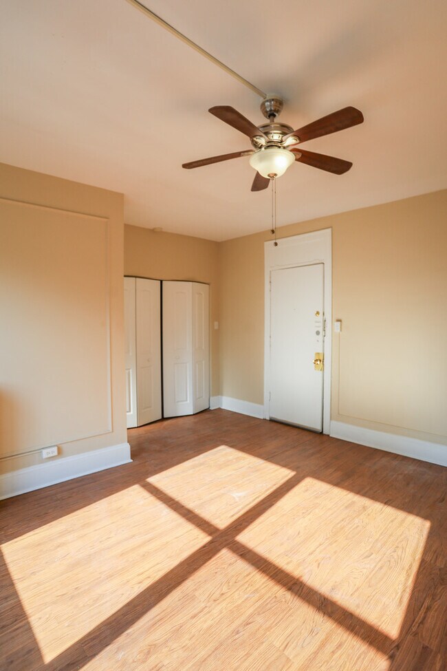 Building Photo - 5326 S Cornell Ave