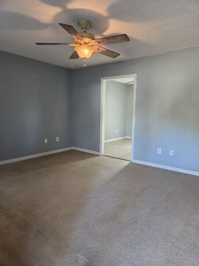 Building Photo - 182 Sequoia Cir