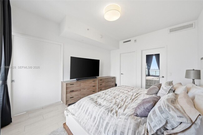 Building Photo - 601 NE 27th St